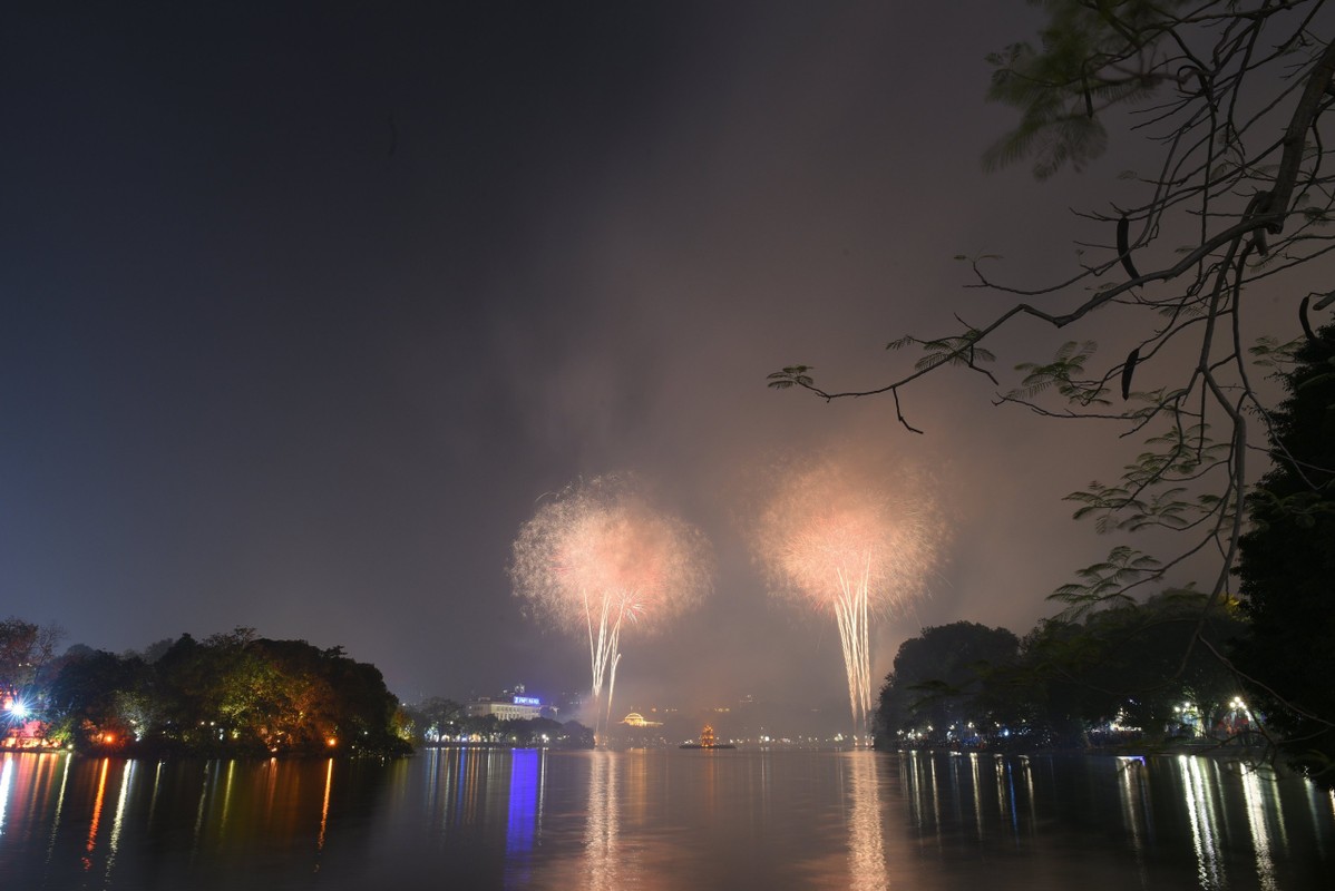 Ha Noi: Phao hoa ruc ro chao nam moi Quy Mao 2023