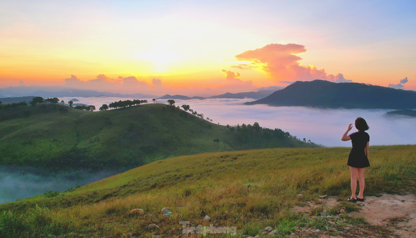 San may tren dinh Phuong Hoang - toa do 'check in song ao' moi cuc dep o Quang Ninh-Hinh-15