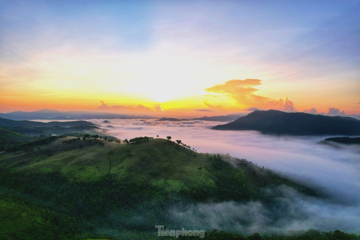 San may tren dinh Phuong Hoang - toa do 'check in song ao' moi cuc dep o Quang Ninh-Hinh-4