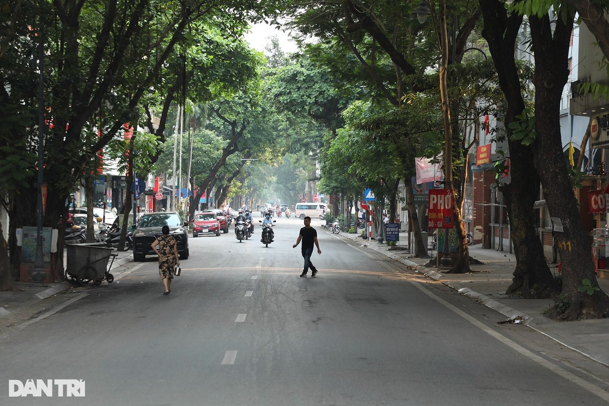 Ngay thu hai ky nghi le, duong pho Ha Noi vang ve-Hinh-12