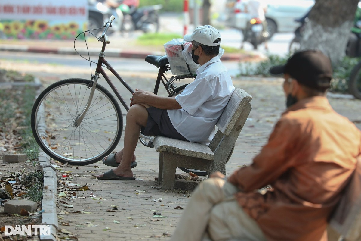 Ngay thu hai ky nghi le, duong pho Ha Noi vang ve-Hinh-8