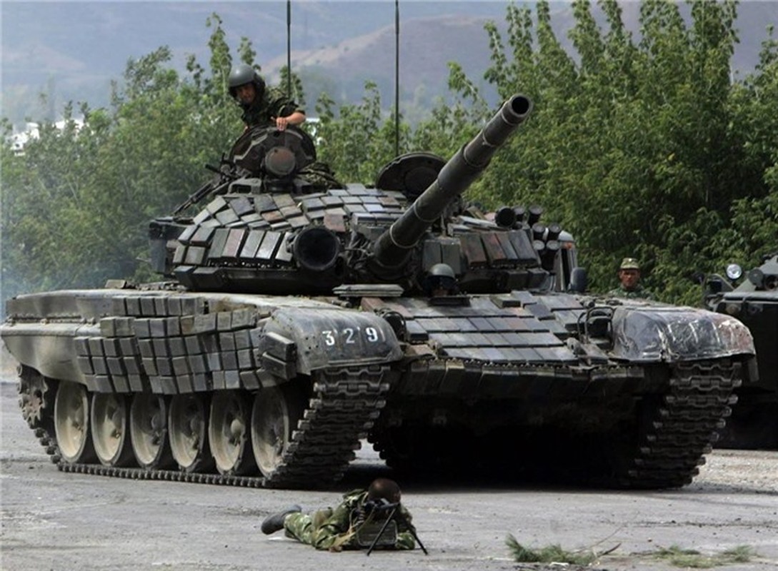 Soi ky suc manh xe tang chu luc T-72B1MS “Dai bang trang” cua Lao-Hinh-10