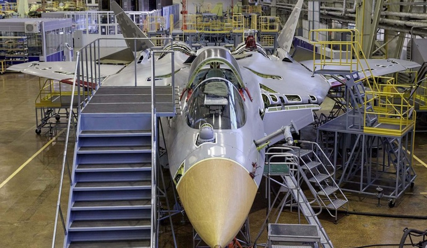 Sau khi lo hen, Nga lai tiep tuc hua trang bi Su-57 so luong lon