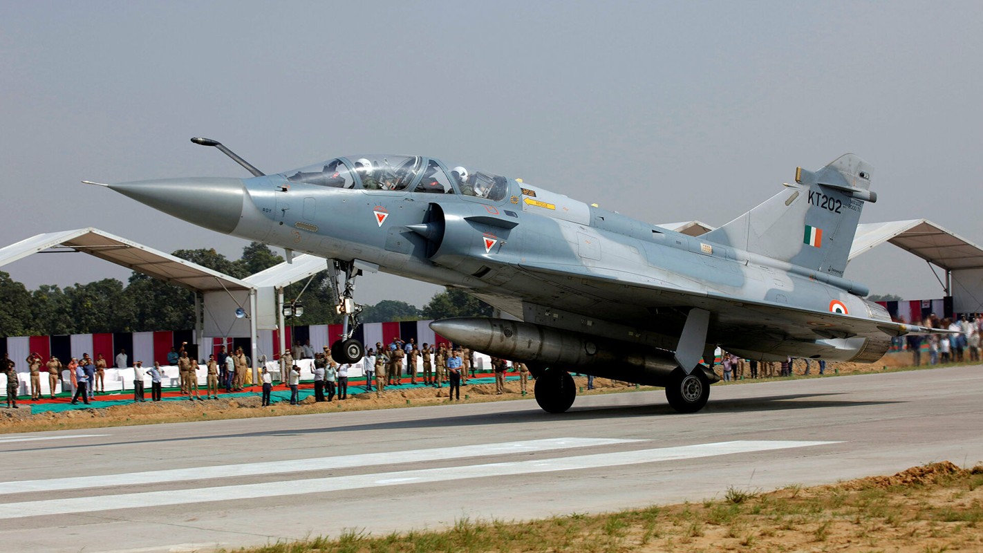 Hien truong tham khoc vu tiem kich Mirage-2000 An Do gap nan-Hinh-5