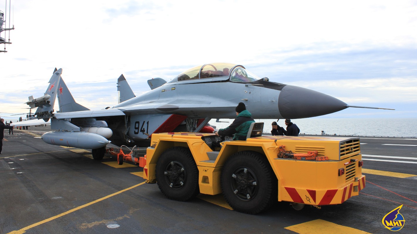 MiG-29 cua Iran tap tran xe toac muc tieu gia dinh tren khong-Hinh-11