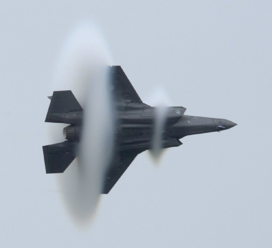 Choang ngop khoanh khac tiem kich F-35 