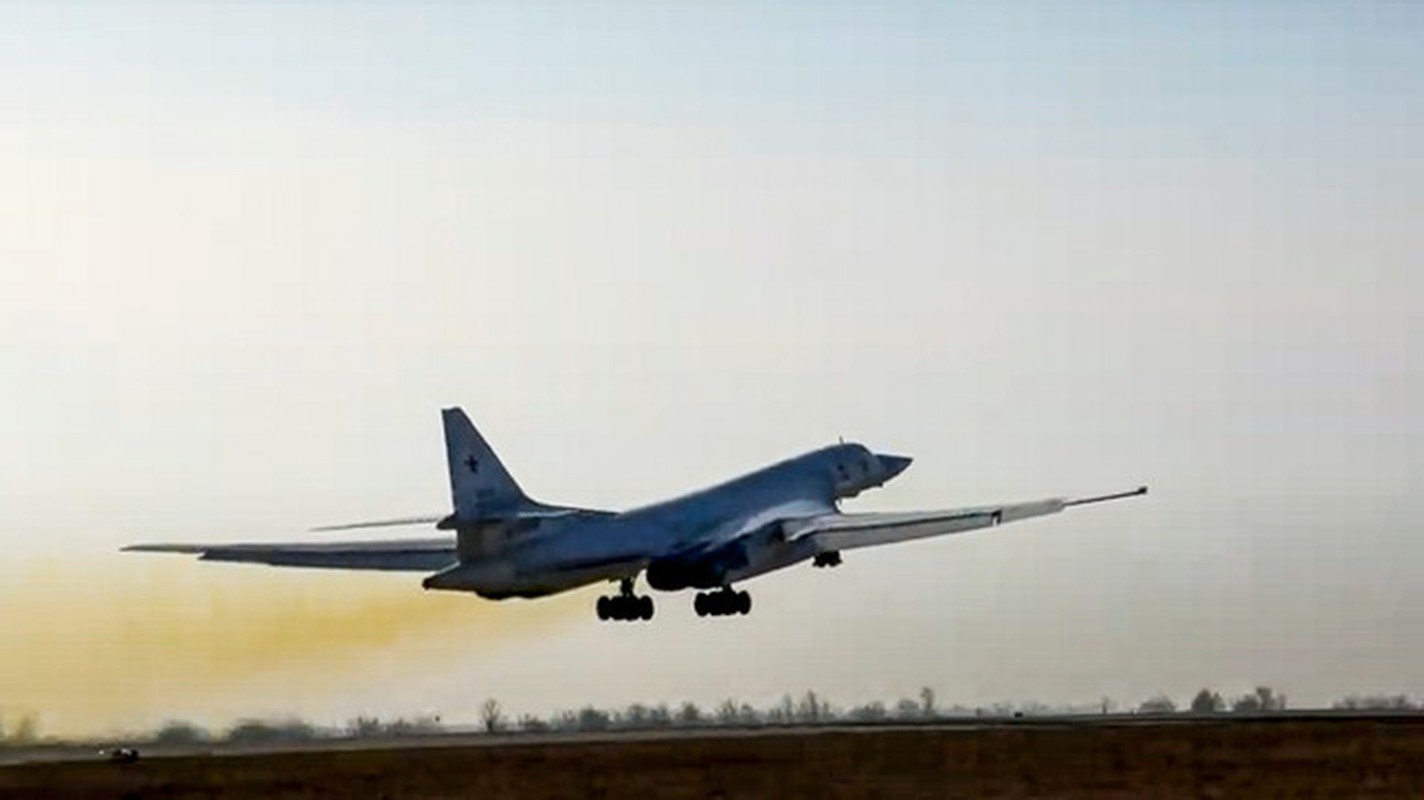 Oanh tac co Tu-160 Nga xuat kich tuan tra khong phan Belarus!-Hinh-9