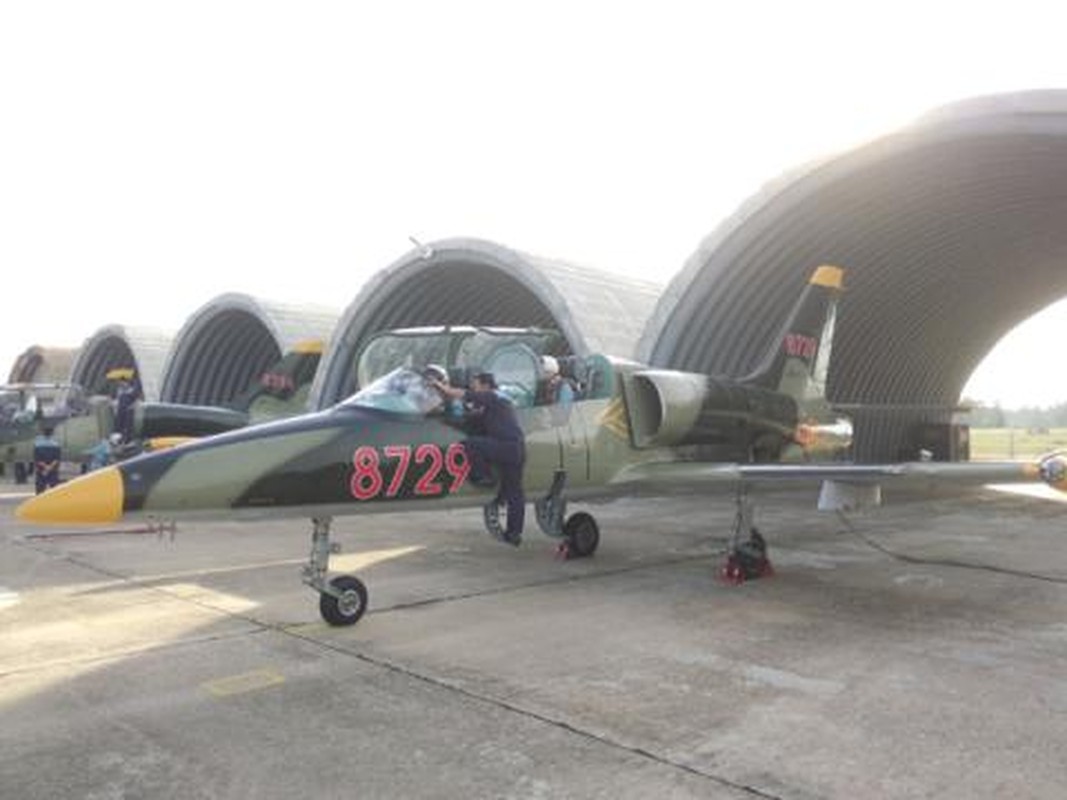 Viet Nam tiep nhan loat may bay huan luyen Yak-130 tu Nga-Hinh-6