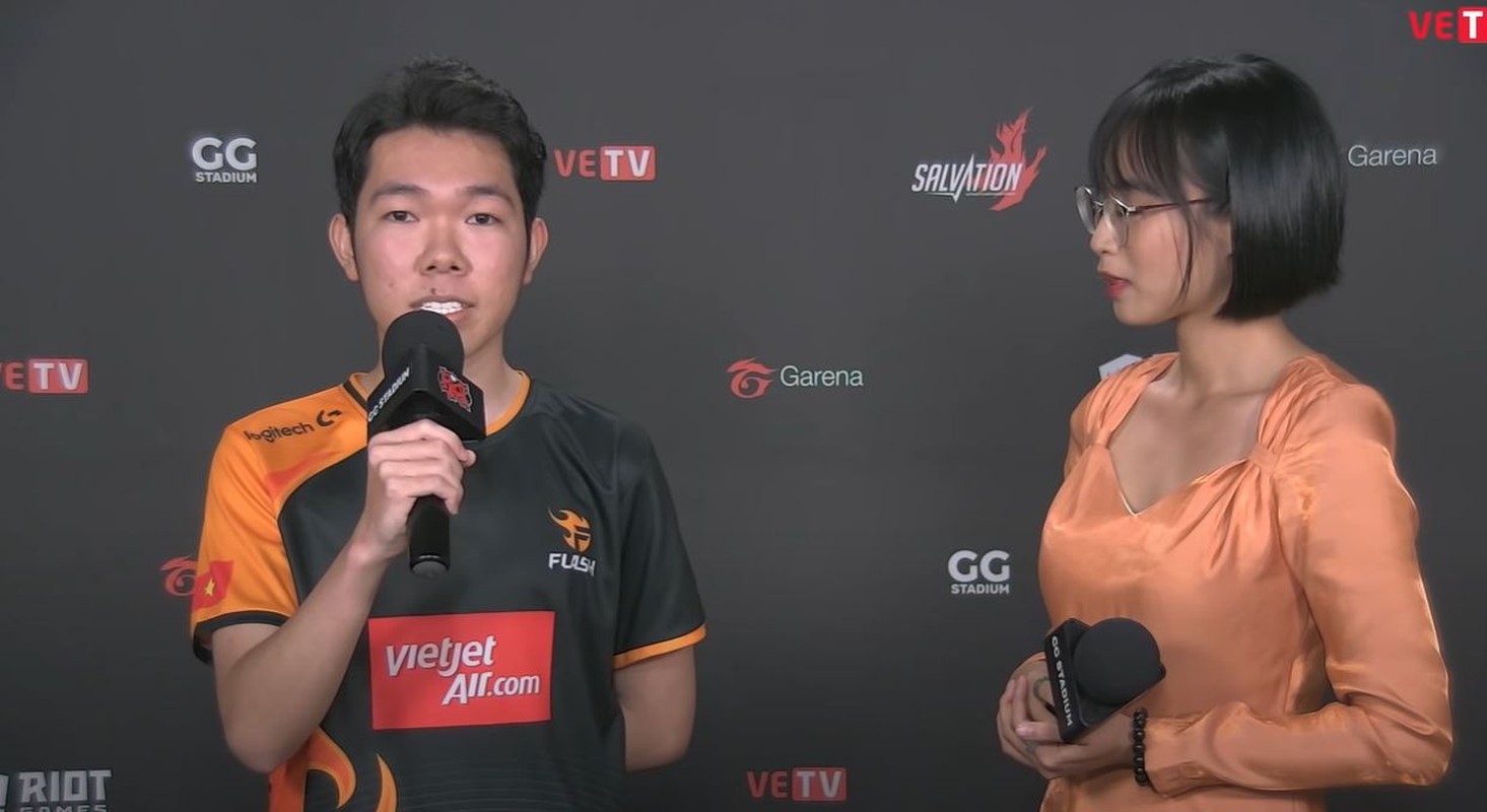 “Hot girl” lang Esport Viet lo anh the nhin thoi ma me dam