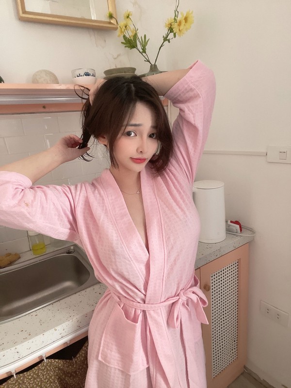 Khoe vong 1 lap lo, “nu than cosplay” Viet dot mat nguoi nhin-Hinh-3