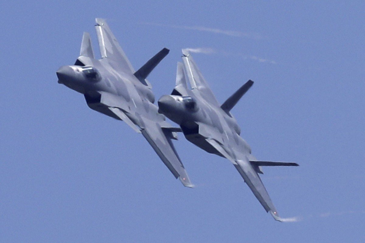 Trung Quoc “phan dau” de tiem kich J-20 bang F-22 cua My-Hinh-17
