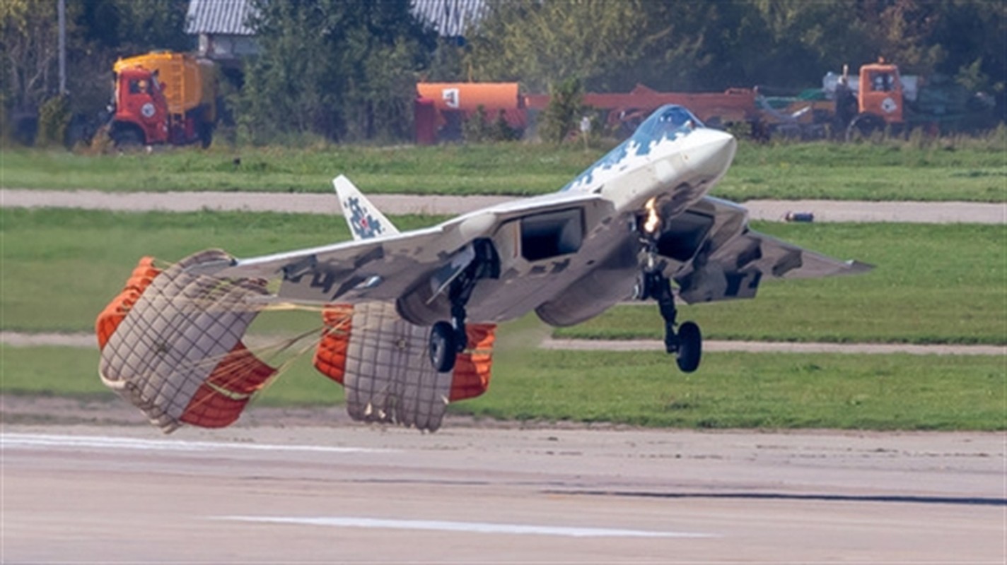 Dap tan tin don, Sukhoi khang dinh giao may bay Su-57 dung hen-Hinh-16