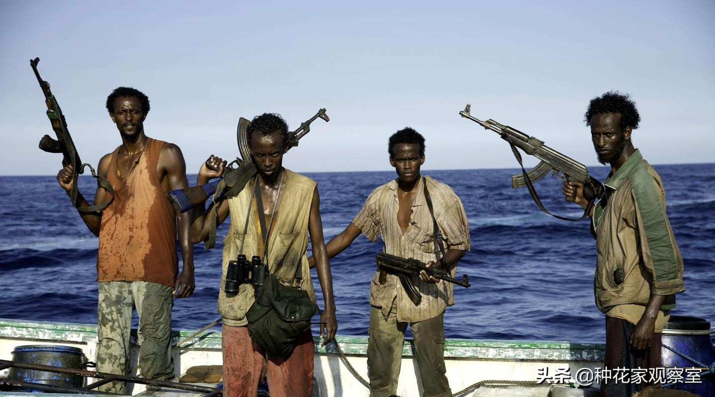 Hai quan Nga “truy sat” cuop bien Somalia bang phao sau nong AK-630-Hinh-2