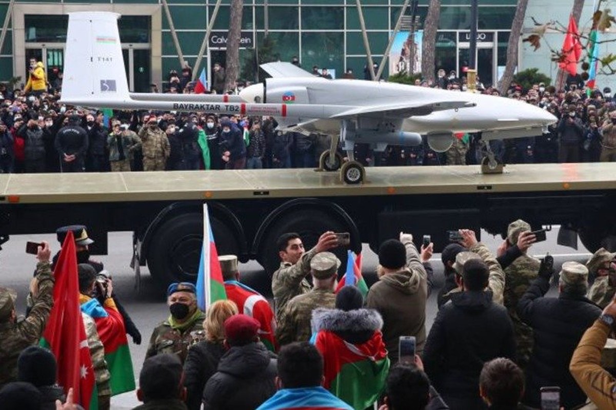 Ukraine dung su dung UAV TB2 o Donbass vi so S-400 Nga?-Hinh-5