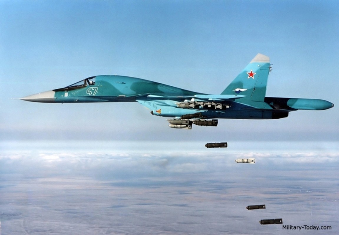 Nga bat ngo dua 17 tiem kich bom Su-34 toi bien gioi Ukraine-Hinh-7