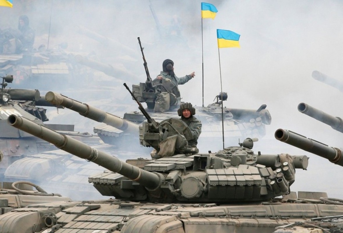 Phao phan luc BM-21 cua Ukraine ram rap keo den Donbass-Hinh-9