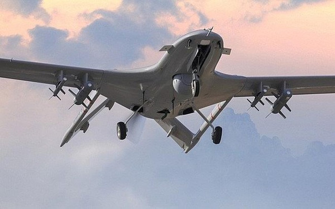 UAV Bayraktar TB2 cua Ukraine lien tuc quan thao tren khu vuc Donbass-Hinh-4