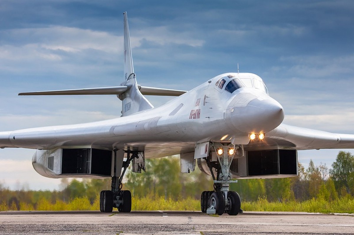 May bay Tu-160M moi cua Nga trang bi 3 ten lua sieu thanh Dagger