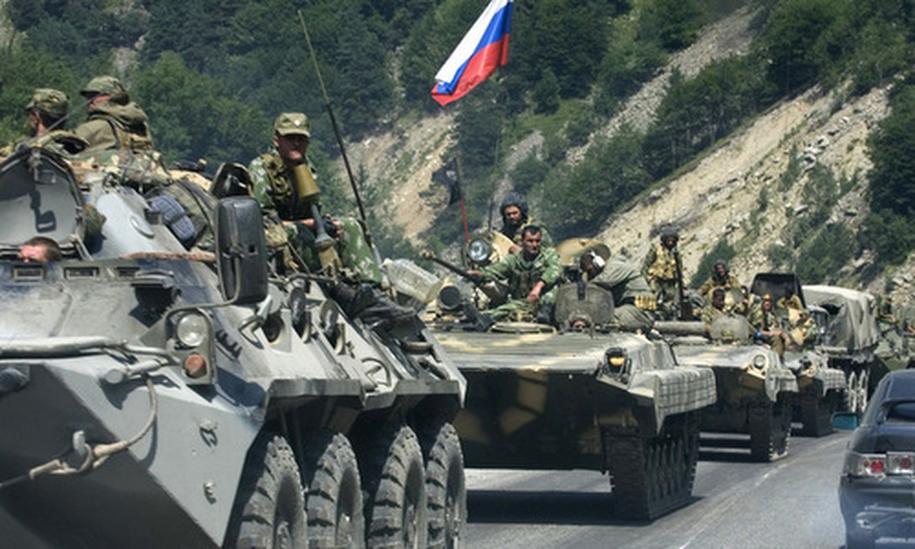 Nong: Neu Ukraine tan cong Donbass, Nga se can thiep bang vu luc-Hinh-5