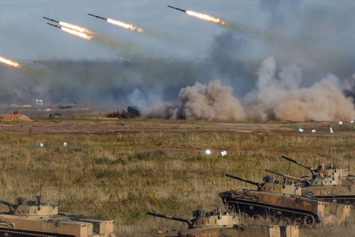 Nong: Neu Ukraine tan cong Donbass, Nga se can thiep bang vu luc