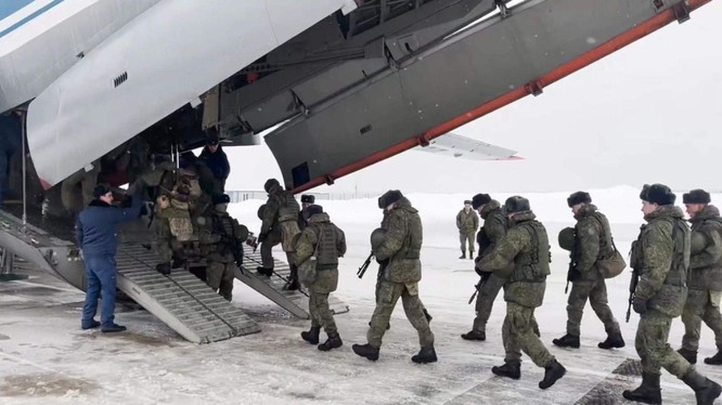 Thiet giap, linh du va UAV cua Nga trien khai gap toi Kazakhstan-Hinh-9