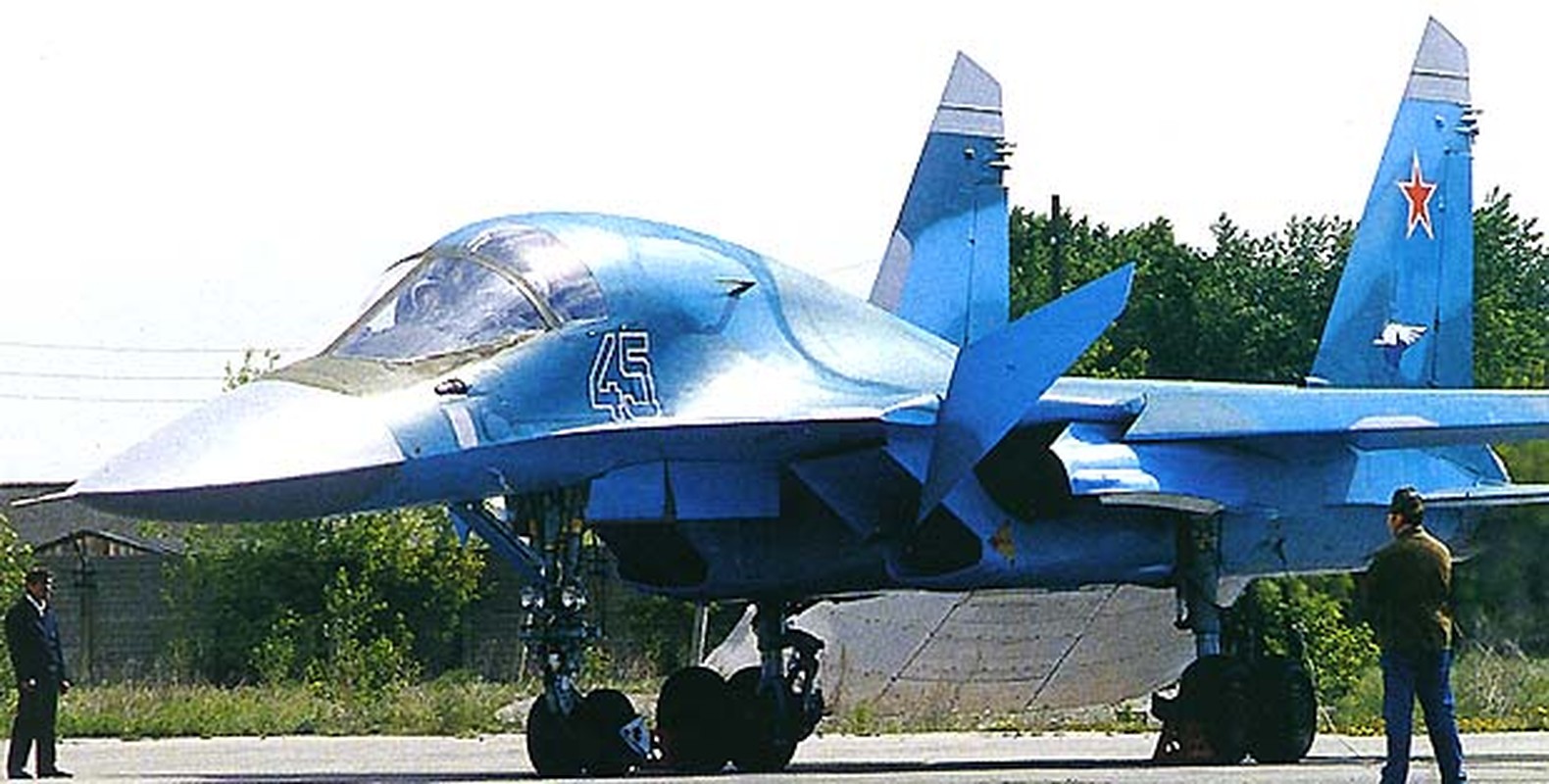 Nong: Nga trien khai mot trung doan Su-34 toi gan bien gioi Ukraine-Hinh-5