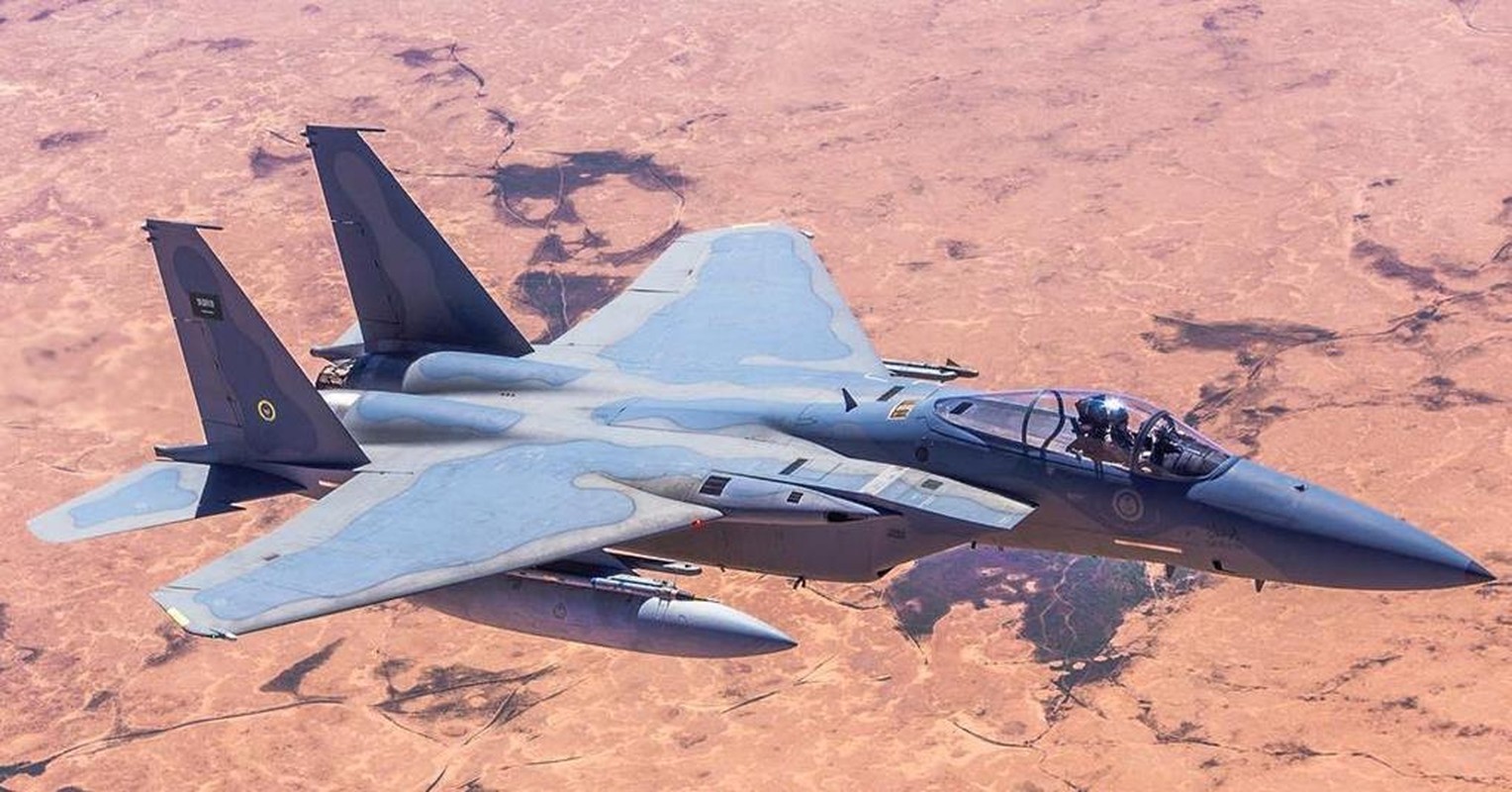 Chien thuat moi va ten lua cu cua Houthi ha F-15 cua Arab Saudi-Hinh-20