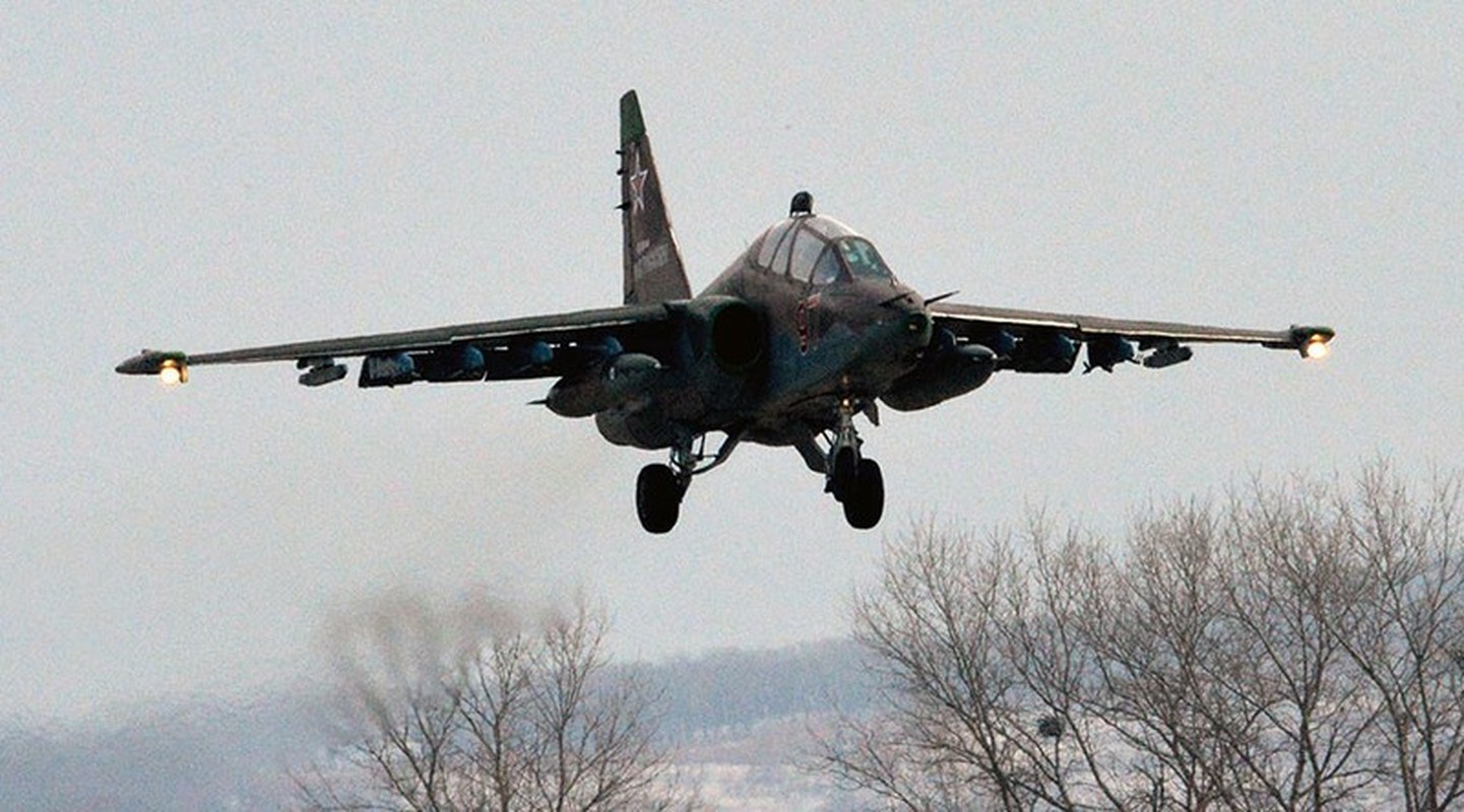 Nong: Nga dua cuong kich Su-25 va truc thang vu trang toi Belarus-Hinh-4