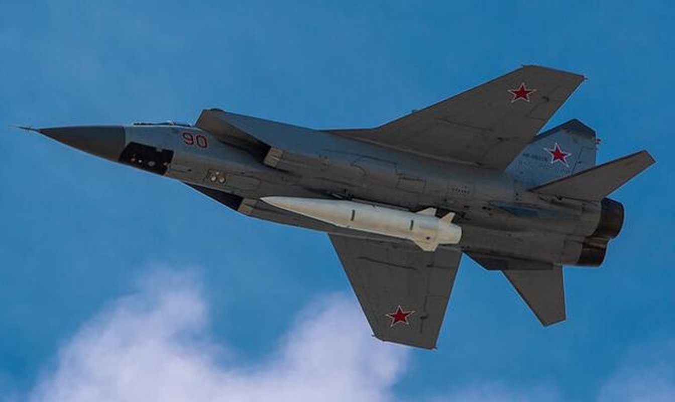 Nga - Ukraine ha nhiet, MiG-31K trien khai o Syria, F-22 cho san-Hinh-6
