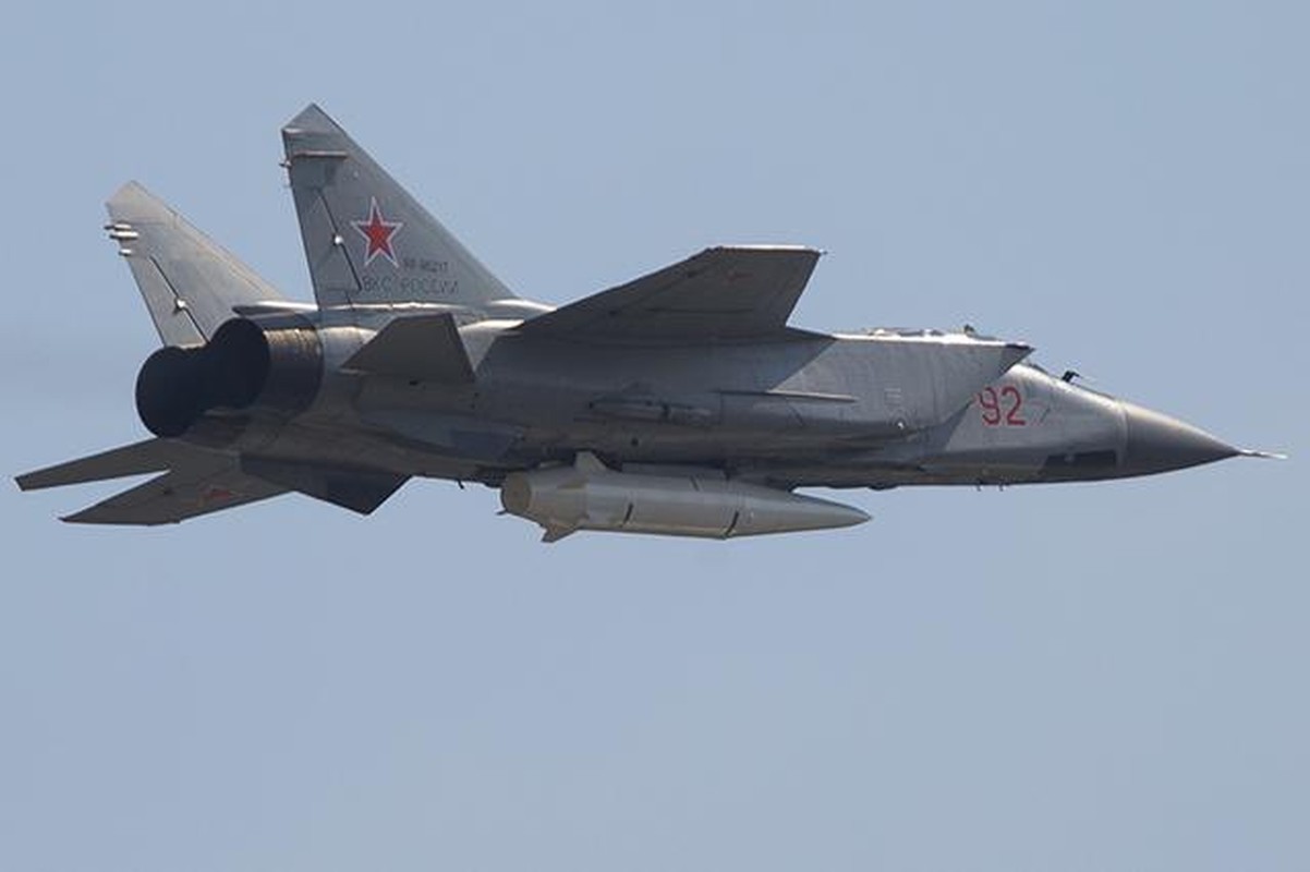 Nga - Ukraine ha nhiet, MiG-31K trien khai o Syria, F-22 cho san-Hinh-7