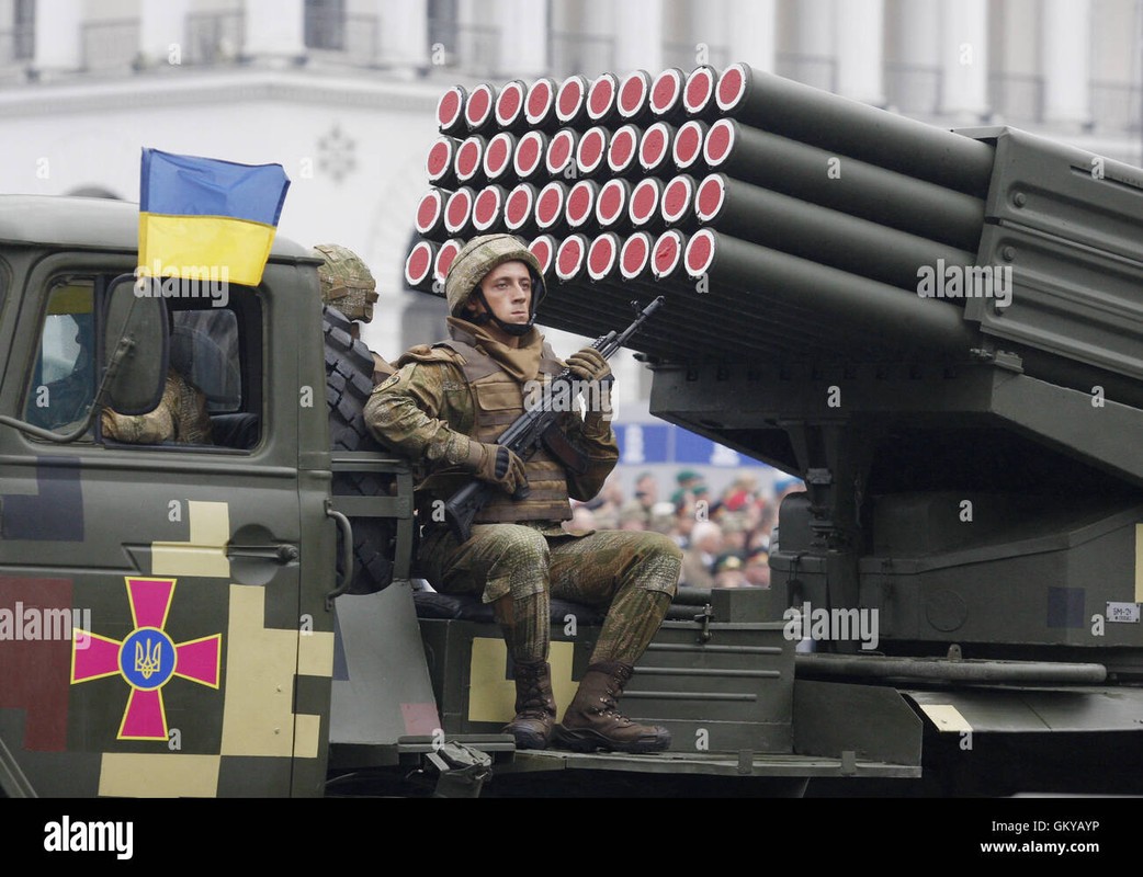 Quan doi Nga tien vao Donbass, Ukraine su dung phao phan luc BM-21-Hinh-10