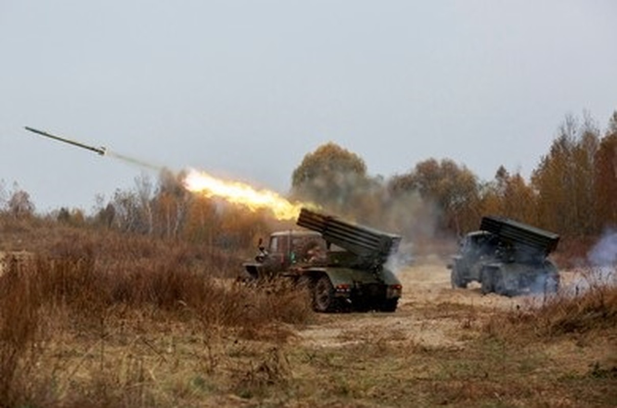 Quan doi Nga tien vao Donbass, Ukraine su dung phao phan luc BM-21-Hinh-11