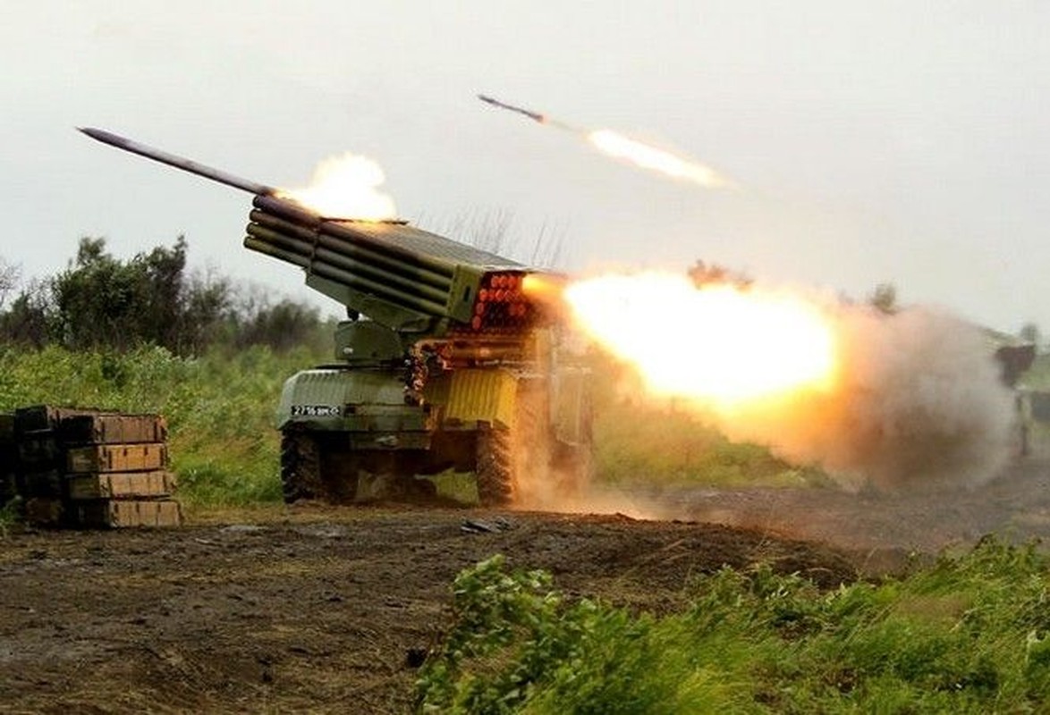 Quan doi Nga tien vao Donbass, Ukraine su dung phao phan luc BM-21-Hinh-12
