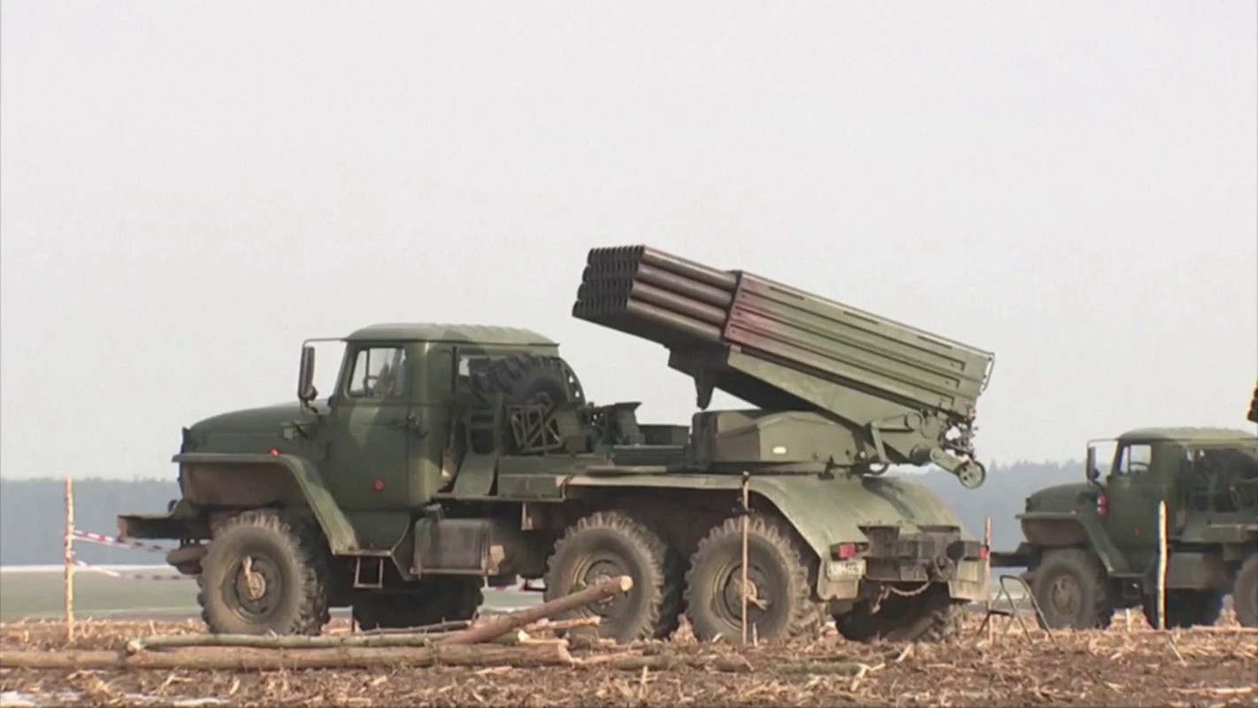 Quan doi Nga tien vao Donbass, Ukraine su dung phao phan luc BM-21-Hinh-13