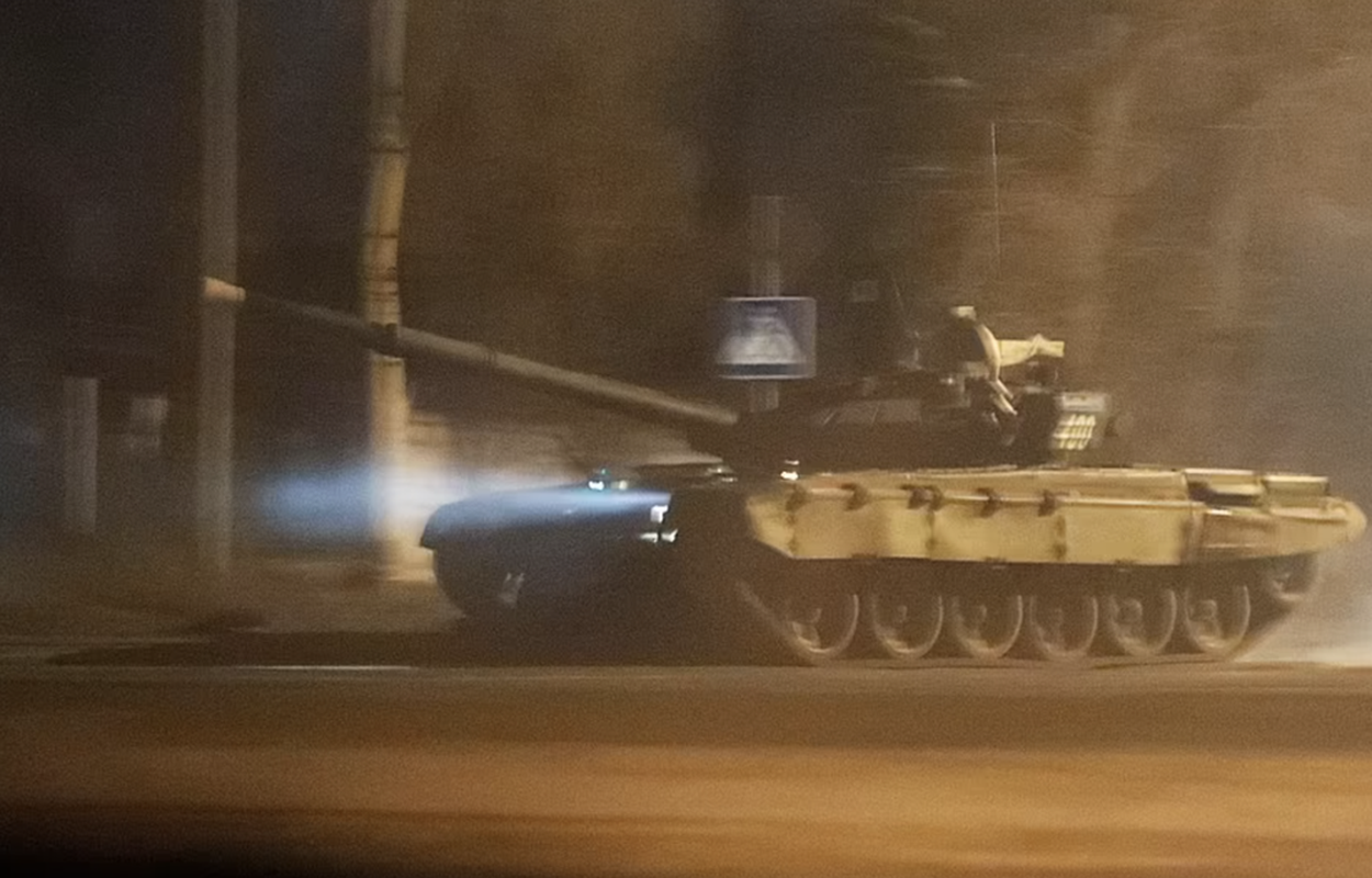 Quan doi Nga tien vao Donbass, Ukraine su dung phao phan luc BM-21-Hinh-14