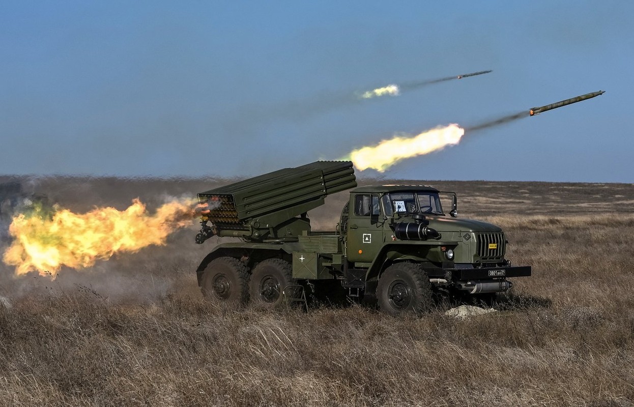 Quan doi Nga tien vao Donbass, Ukraine su dung phao phan luc BM-21-Hinh-7