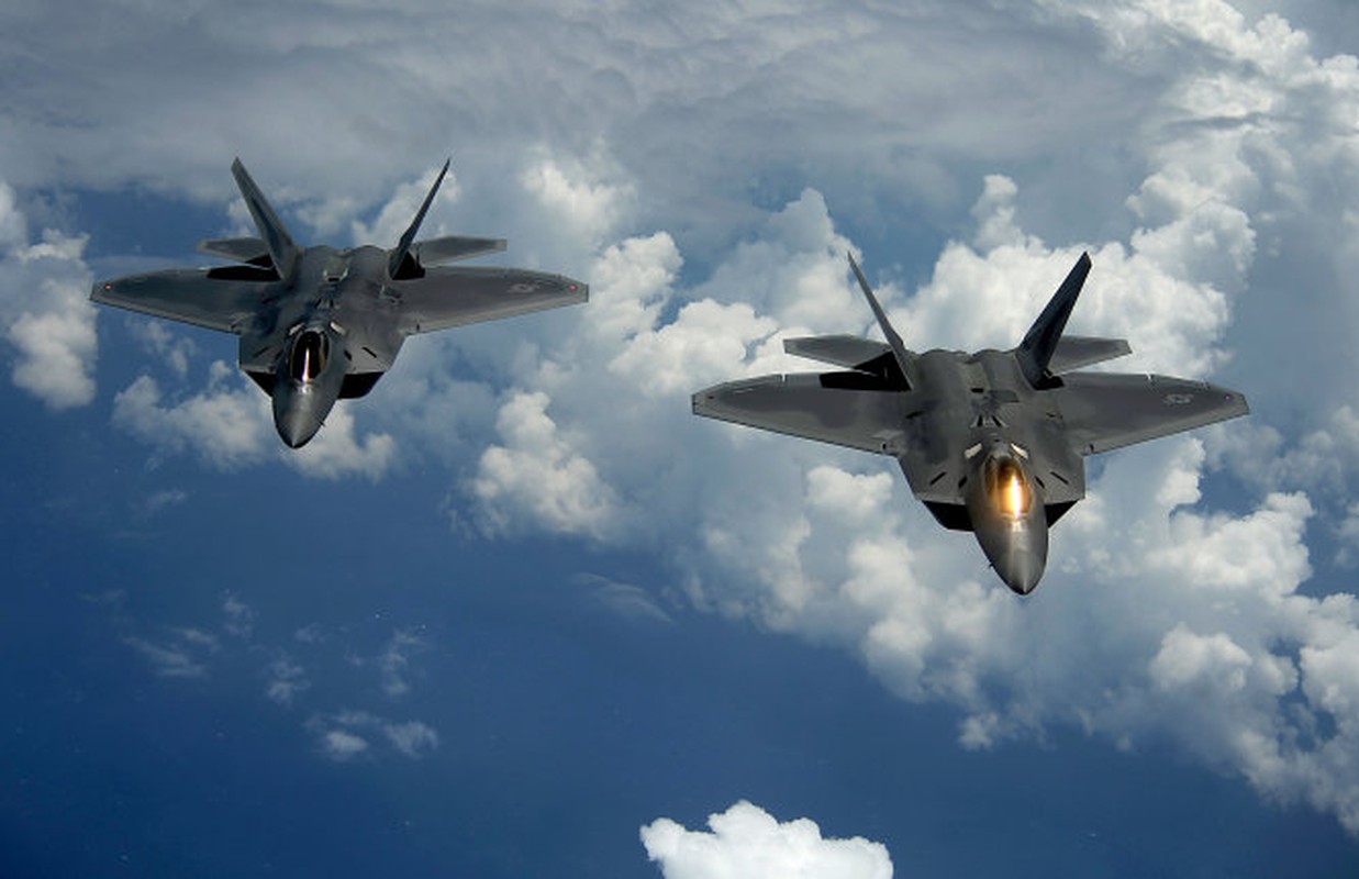 Cach de mot may bay chien dau the he thu tu danh bai F-22 Raptor-Hinh-6