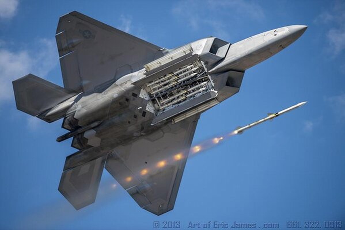 Cach de mot may bay chien dau the he thu tu danh bai F-22 Raptor-Hinh-8