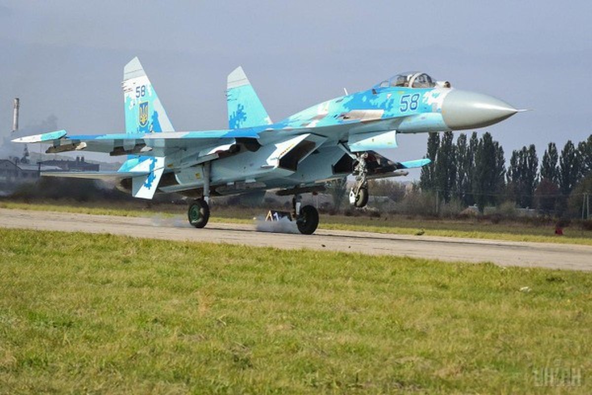 Tiem kich Su-27 cua Ukraine bi pha huy khi chua kip cat canh-Hinh-4