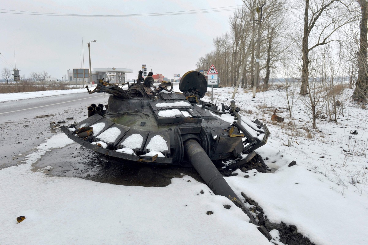 Quan doi Nga choc thung phong tuyen cua Ukraine, tien vao Kharkiv