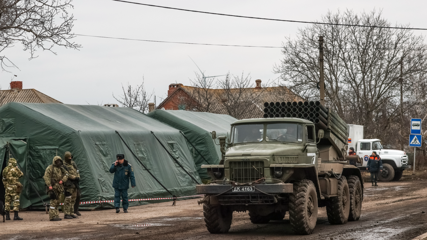 Quan Ukraine tai Mariupol co hai lua chon: Ra hang hoac bi tieu diet-Hinh-8