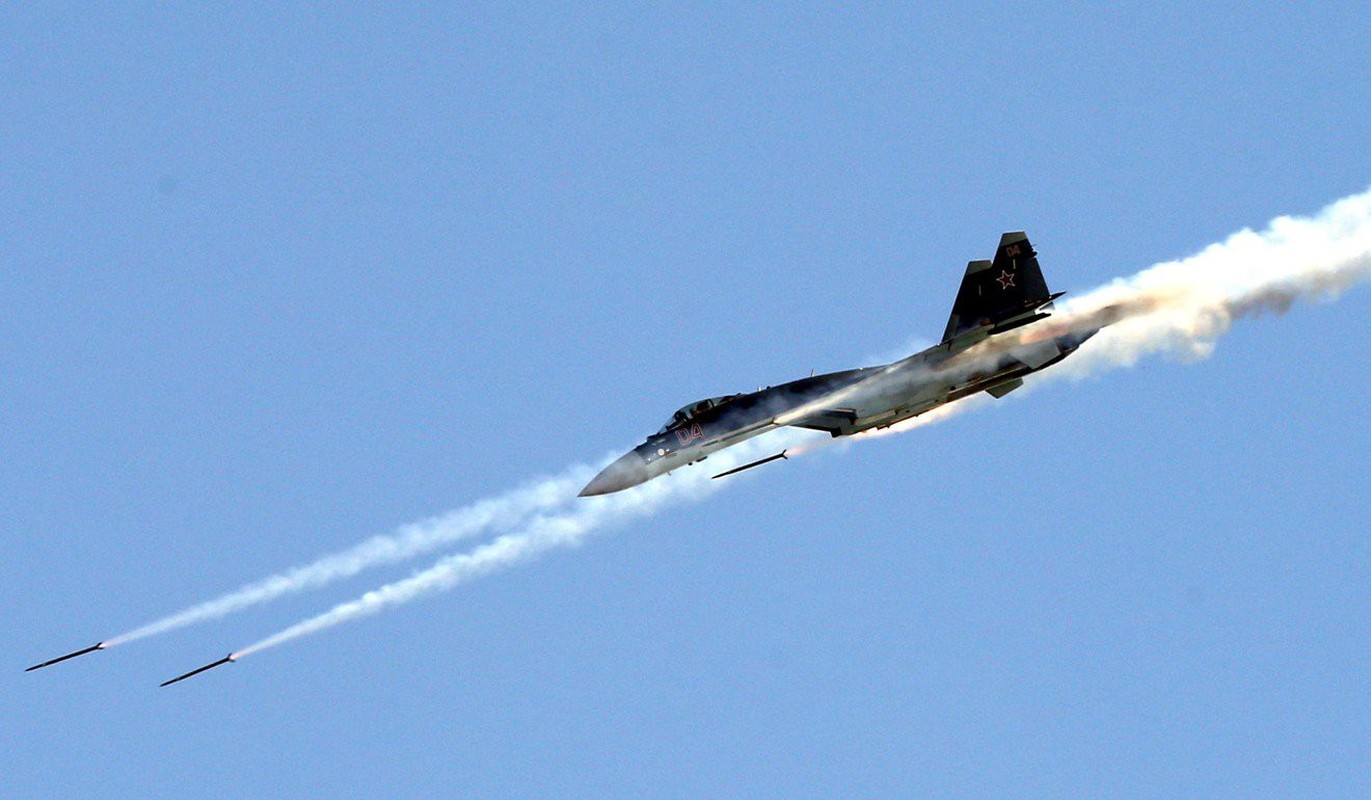 Su-35 cua Nga xuat hien lam cho phong khong Ukraine dieu dung-Hinh-6