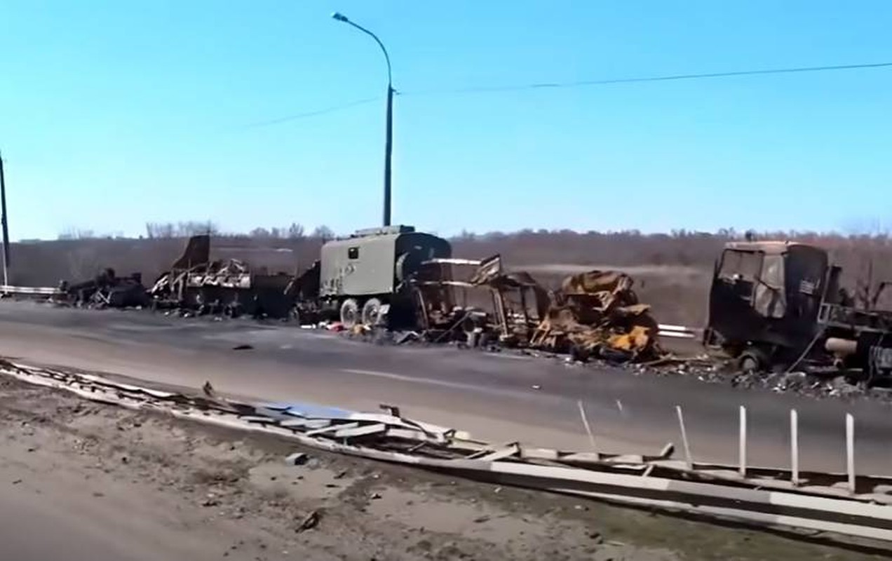 Binh si Tieu doan Azov co gang thoat khoi vong vay chao lua Mariupol-Hinh-11