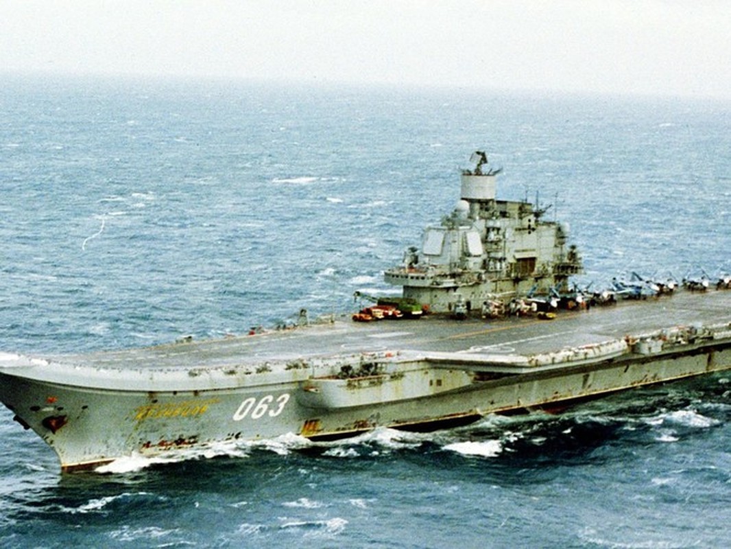 Tau san bay Kuznetsov dang lam gi khi xung dot Nga - Ukraine cang thang?-Hinh-7