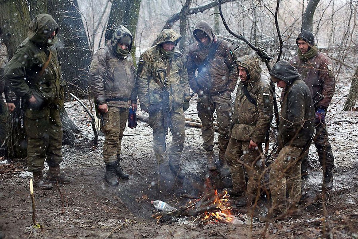 “Co van” NATO dang bi bao vay o chao lua Mariupol?-Hinh-4