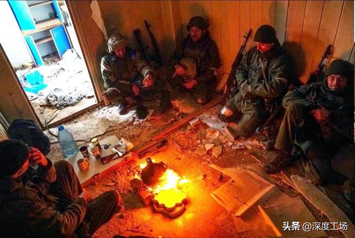 Chi huy Tieu doan Azov pha vay khong thanh, con “ca lon” tai Mariupol-Hinh-4