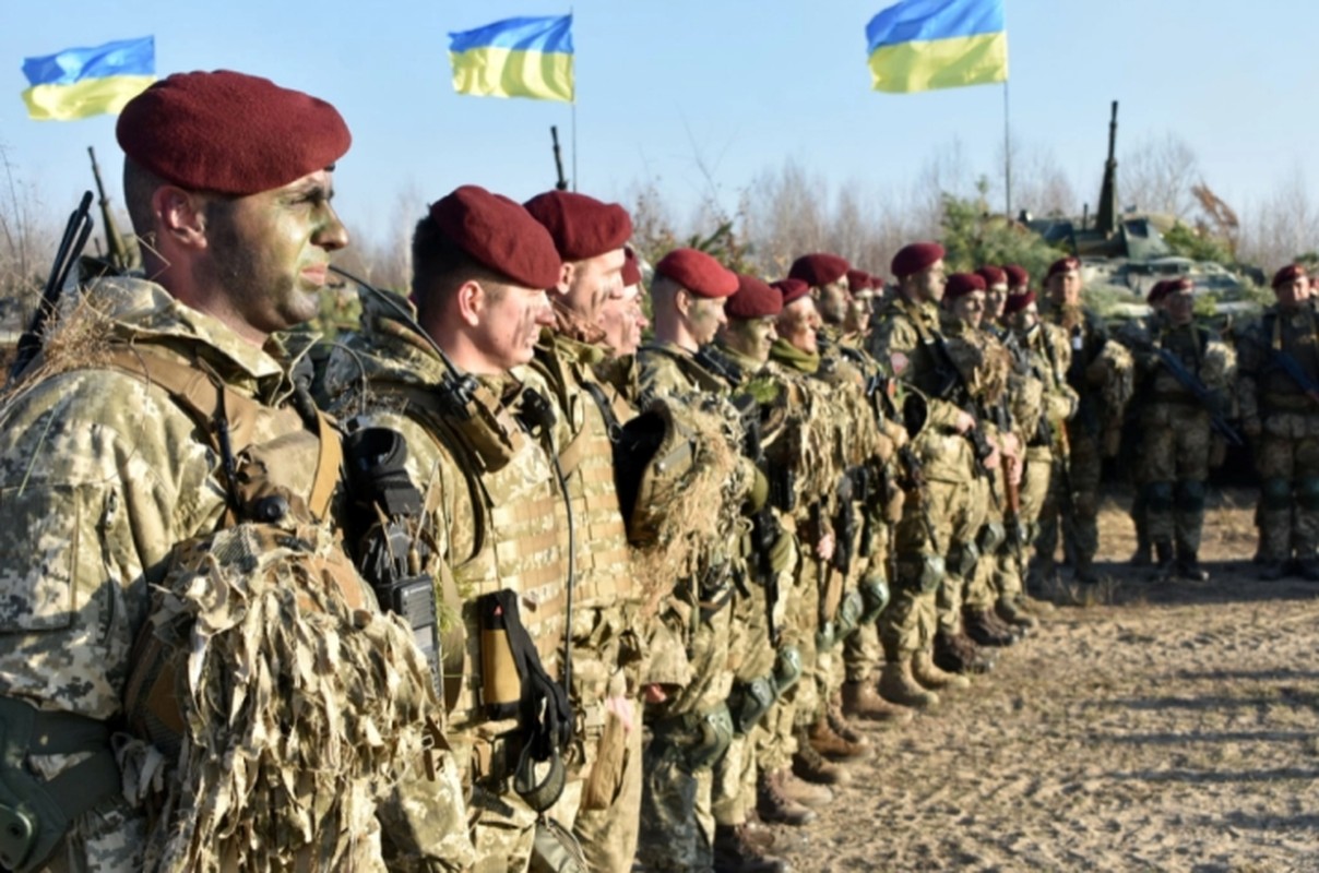 Chi huy Tieu doan Azov pha vay khong thanh, con “ca lon” tai Mariupol-Hinh-7