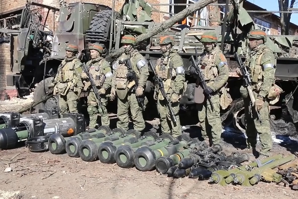 Tran Donbass bat dau, Nga chu dong tan cong, quan Ukraine rut lui-Hinh-18
