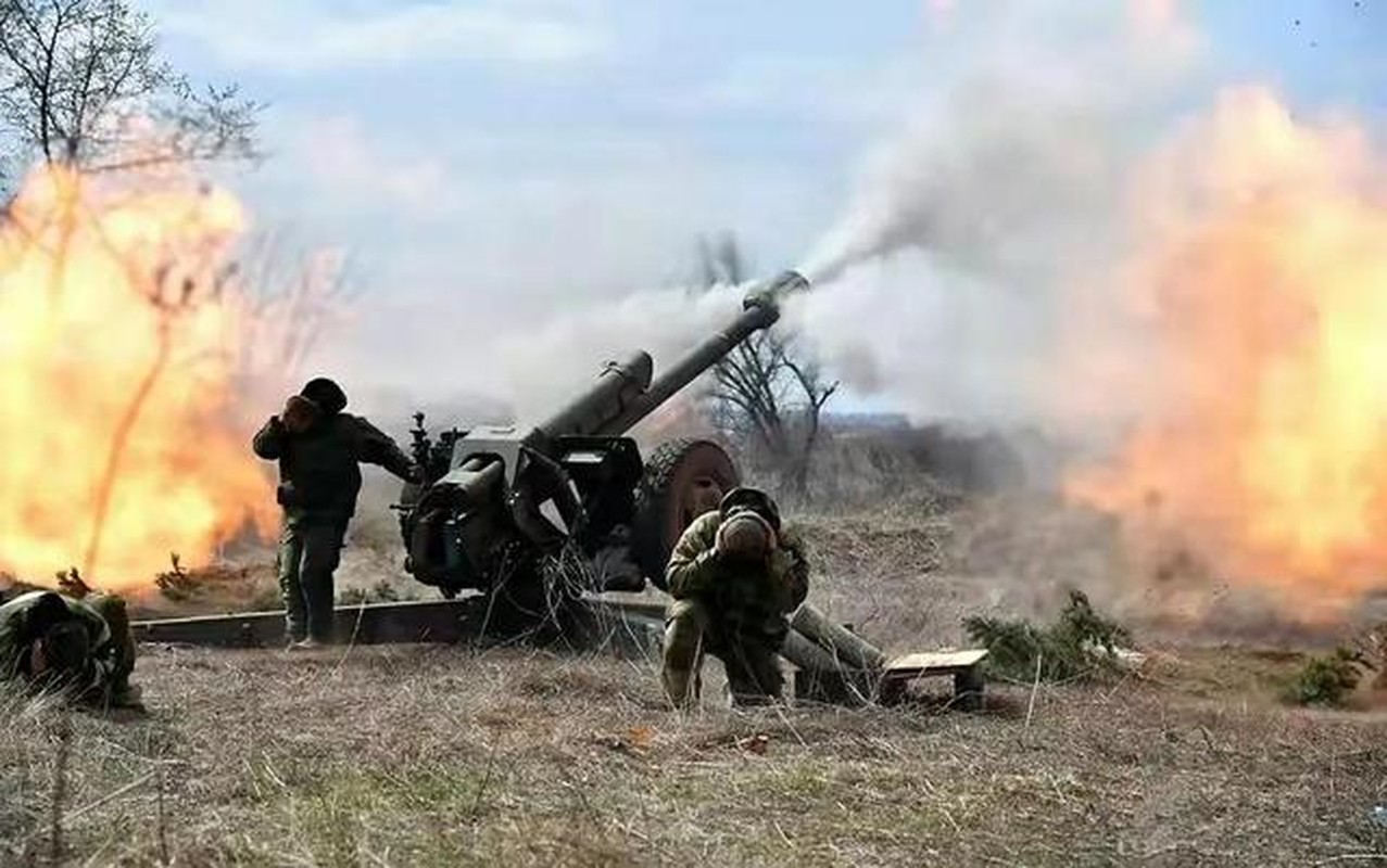 Tran Donbass bat dau, Nga chu dong tan cong, quan Ukraine rut lui-Hinh-5