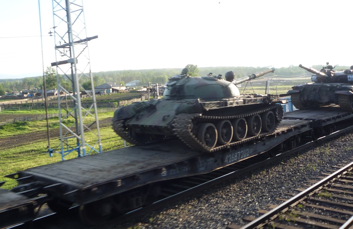 Moscow trang bi xe tang T-62M cho dan quan Ukraine than Nga?-Hinh-18